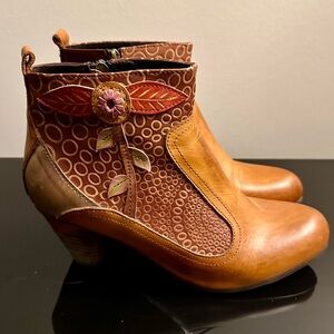 Elegant Tan Leather Ankle Boots
